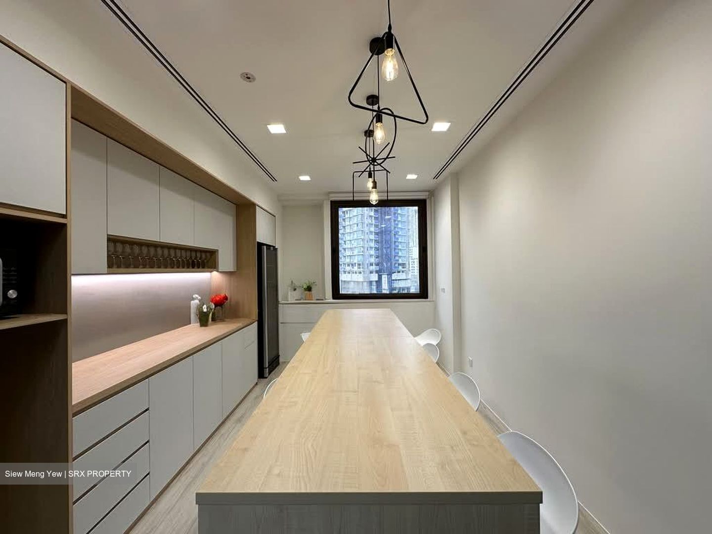 Lippo Centre (D2), Office #573462811